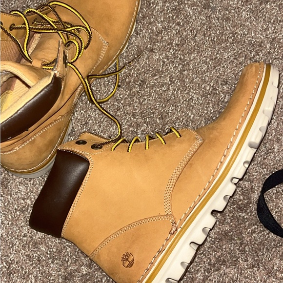 Timberland Brown and Cream Boots - Picture 2 of 4